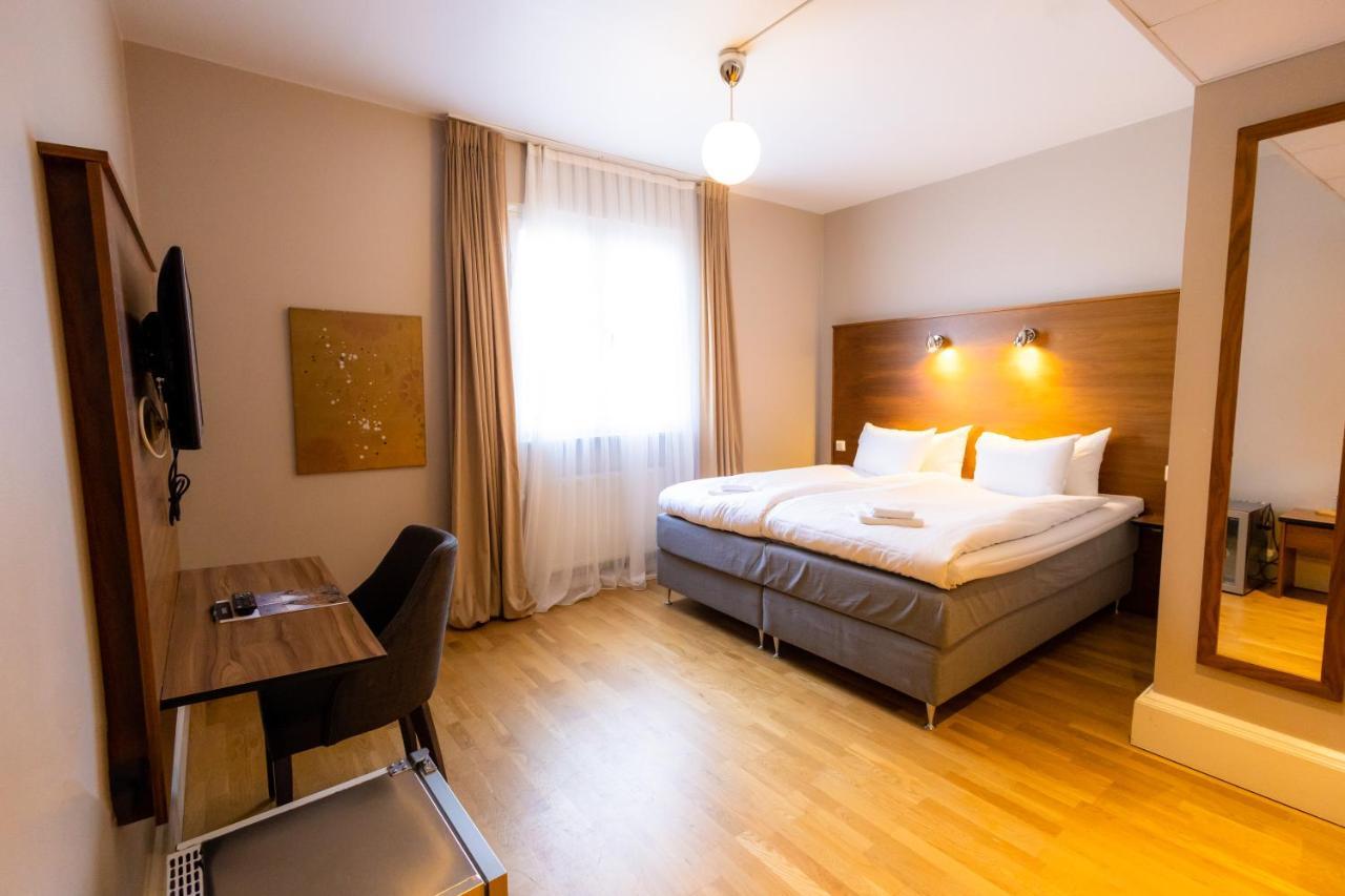 Hotell Hjalmar Еребру Екстер'єр фото